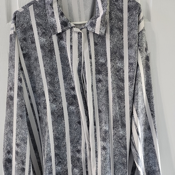 Mens XXL (Asian size is 4XL), Python print button down dress shirt. - Picture 1 of 2
